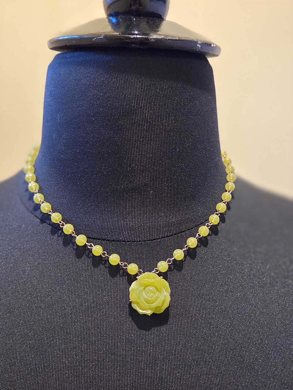 16" Elegant Resin Yellow-green Rose Bead Necklace - Women's Jewelry